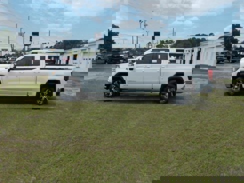 Used 2020 GMC Sierra 1500 SLE w/ SLE Value Package image 3