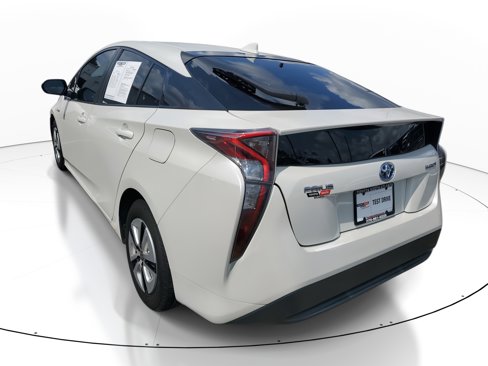 Used 2016 Toyota Prius Four image 4