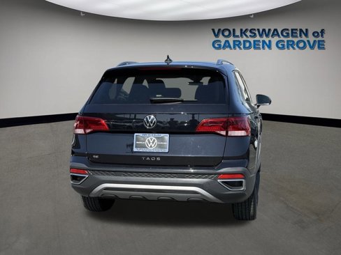 Used 2024 Volkswagen Taos SE image 10