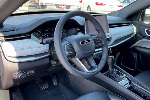 Used 2024 Jeep Compass Latitude image 14