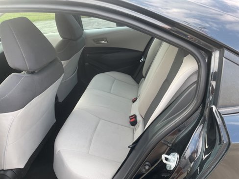 Used 2021 Toyota Corolla LE image 48