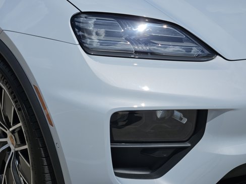 Certified 2024 Porsche Macan 4 Electric image 13