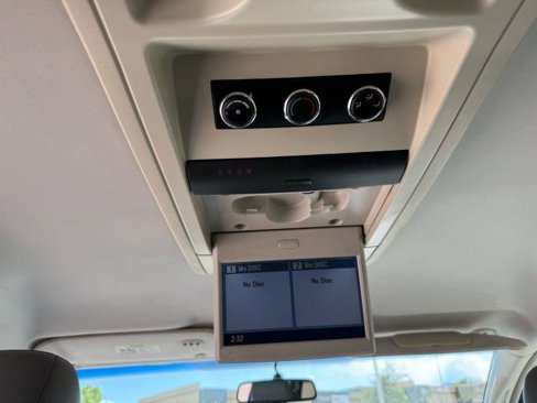 Used 2010 Dodge Grand Caravan SXT image 18
