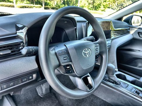 Used 2025 Toyota Camry LE image 18