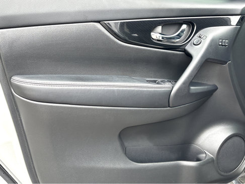 Used 2019 Nissan Rogue SL w/ Premium Package image 17
