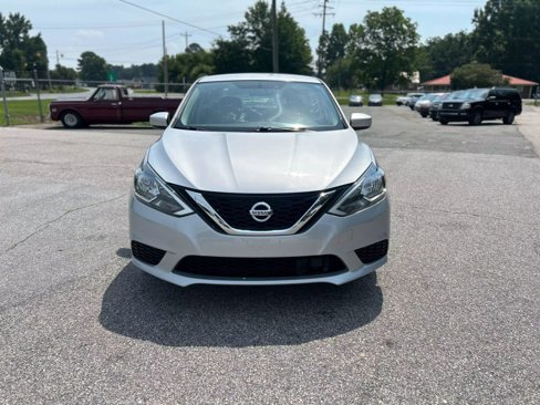 Used 2019 Nissan Sentra SV image 3