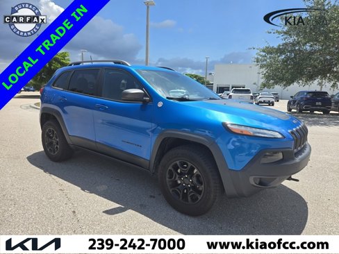 Used 2018 Jeep Cherokee Trailhawk image 2
