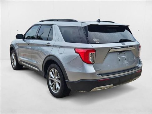 Used 2021 Ford Explorer XLT w/ Equipment Group 202A image 7