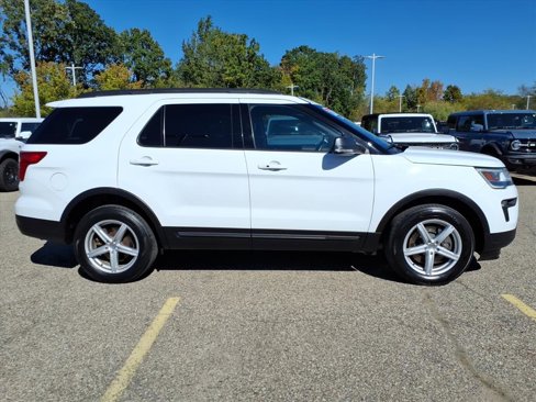 Used 2018 Ford Explorer XLT w/ Equipment Group 202A image 9