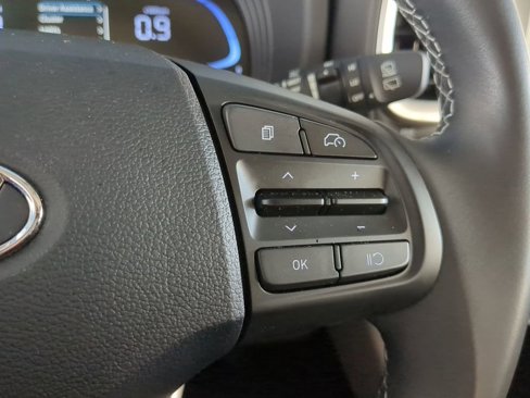 Used 2025 Hyundai Venue SEL image 25