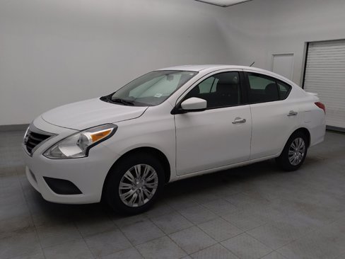 Used 2019 Nissan Versa SV image 2