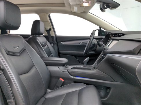 Used 2017 Cadillac XT5 Luxury w/ Driver Awareness Package image 40