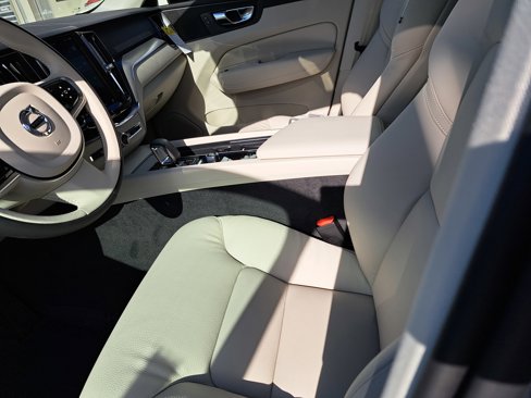 New 2025 Volvo XC60 B5 Core w/ Climate Package image 6