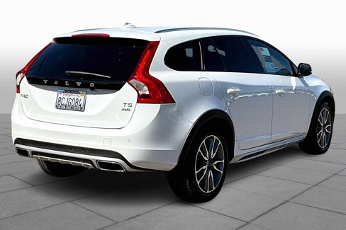 Used 2017 Volvo V60 T5 Cross Country w/ Convenience Package image 12