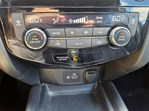 Used 2018 Nissan Rogue SV w/ Premium Package image 20