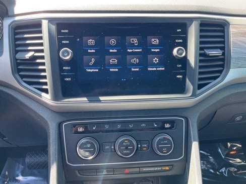 Used 2020 Volkswagen Atlas Cross Sport SE w/ Panoramic Sunroof Package image 13