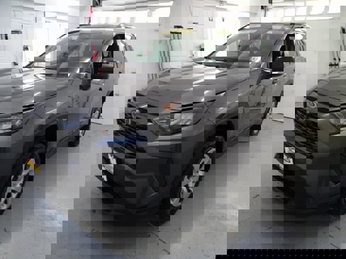 Used 2021 Toyota RAV4 LE image 15