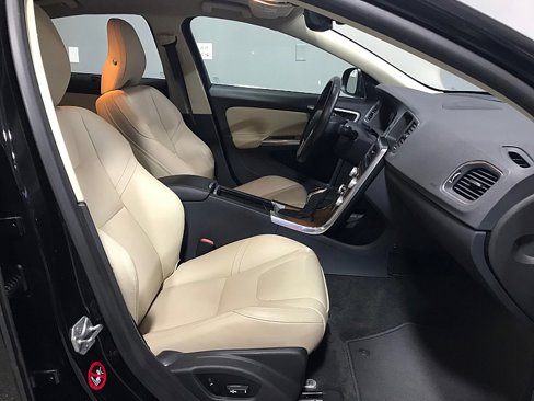 Used 2016 Volvo S60 T5 Inscription Platinum image 14