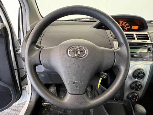 Used 2011 Toyota Yaris 4-Door Hatchback image 15