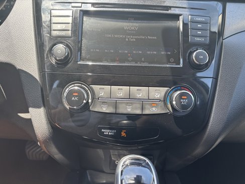 Used 2021 Nissan Rogue Sport S image 15