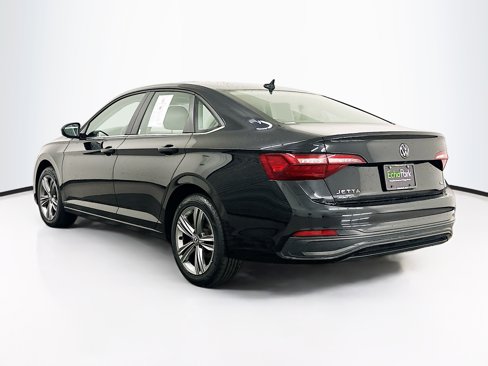 Used 2024 Volkswagen Jetta SE image 5