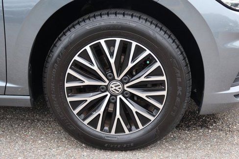 Certified 2020 Volkswagen Jetta SE w/ SE Cold Weather Package image 10