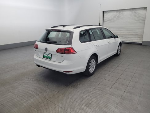 Used 2017 Volkswagen Golf S image 9