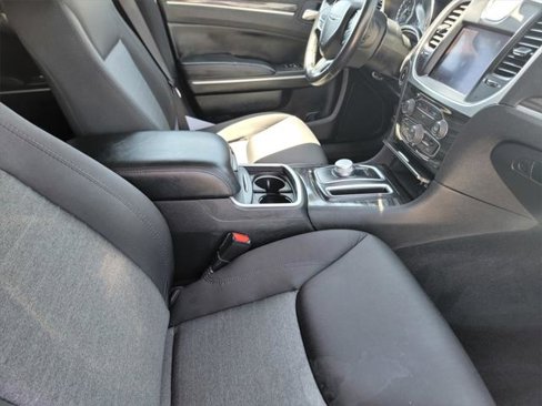 Certified 2022 Chrysler 300 Touring w/ Sport Appearance Package image 21