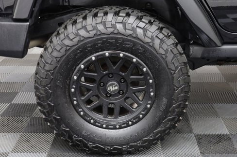 Used 2017 Jeep Wrangler Unlimited Rubicon w/ Connectivity Group image 37