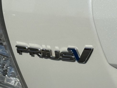 Used 2013 Toyota Prius V Five image 15