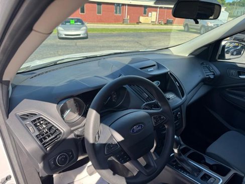 Used 2017 Ford Escape SE w/ Equipment Group 201A image 9