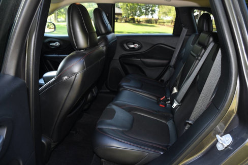 Used 2016 Jeep Cherokee Trailhawk w/ Cold Weather Group image 15