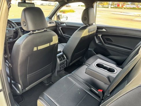 Used 2021 Volkswagen Tiguan SE R-Line image 21