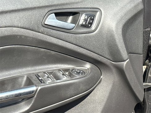 Used 2018 Ford Escape Titanium image 9