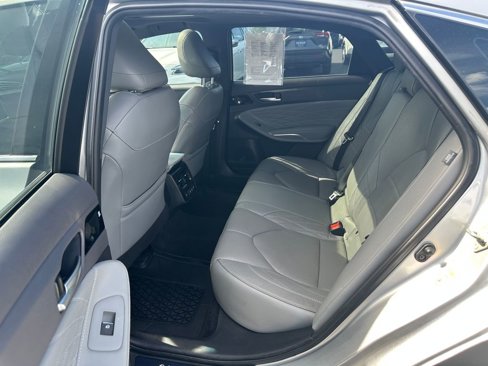 Used 2019 Toyota Avalon Limited image 14