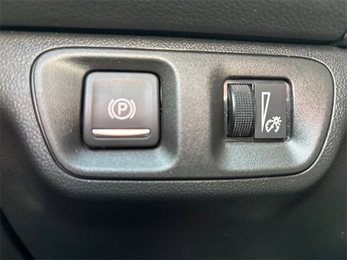 Used 2023 GMC Acadia SLT image 17
