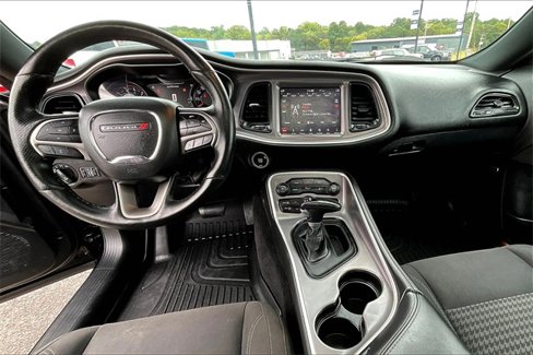 Used 2019 Dodge Challenger SXT w/ Driver Convenience Group image 7