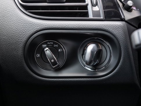 Used 2024 Porsche Macan image 17