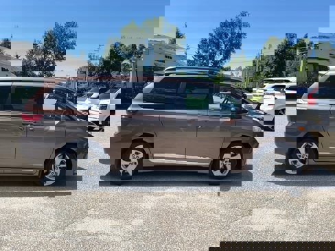 Used 2018 Toyota Sienna LE image 4