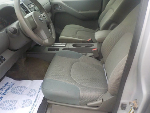 Used 2012 Nissan Frontier SV image 10