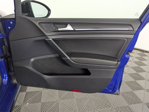 Used 2018 Volkswagen Golf R 4-Door image 33