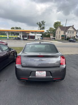 Used 2018 Chrysler 300 S image 4