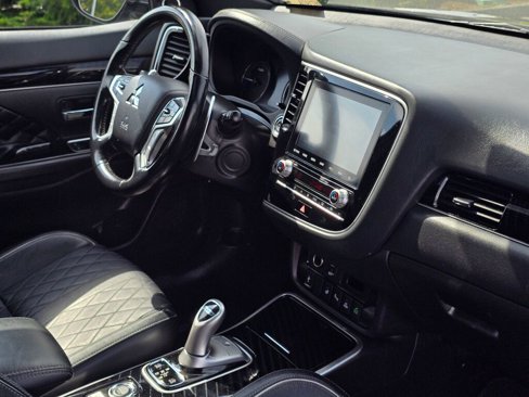 Used 2020 Mitsubishi Outlander GT image 50