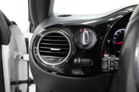 Used 2016 Volkswagen Beetle 1.8T S image 9