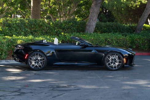 Used 2025 Aston Martin DB12 Convertible image 28