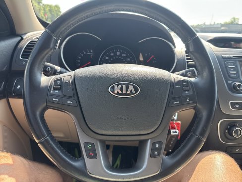 Used 2015 Kia Sorento LX image 12