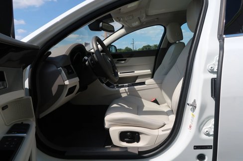 Used 2017 Jaguar XF Prestige image 13