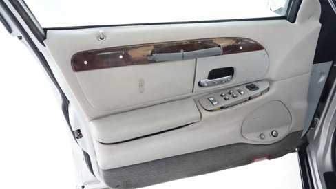 Used 1998 Lincoln Town Car Executive image 18