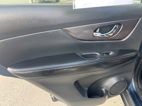Used 2015 Nissan Rogue SV image 21