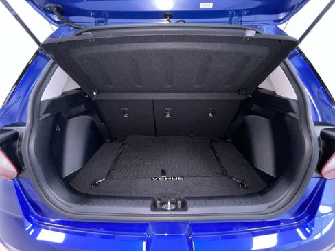 Used 2022 Hyundai Venue Limited image 16